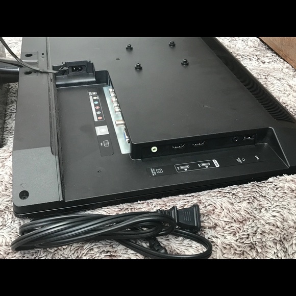 Small Insignia TV - Picture 7 of 11